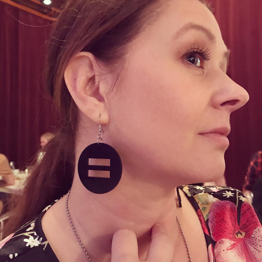 Earrings Equal