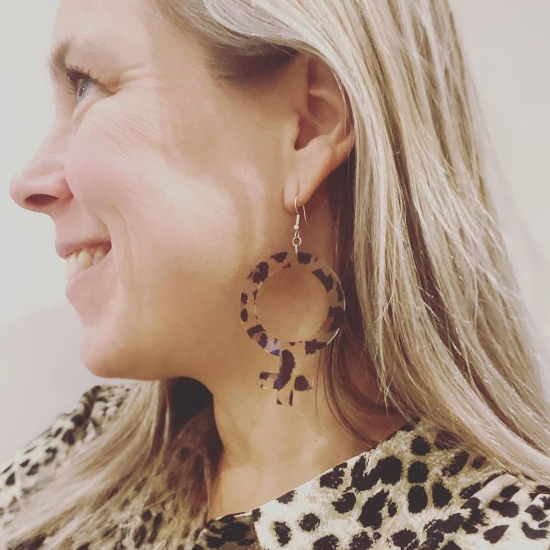 Pendientes Ella (símbolo de Venus)