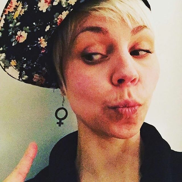 Örhängen Hon mini (kvinnosymbol)