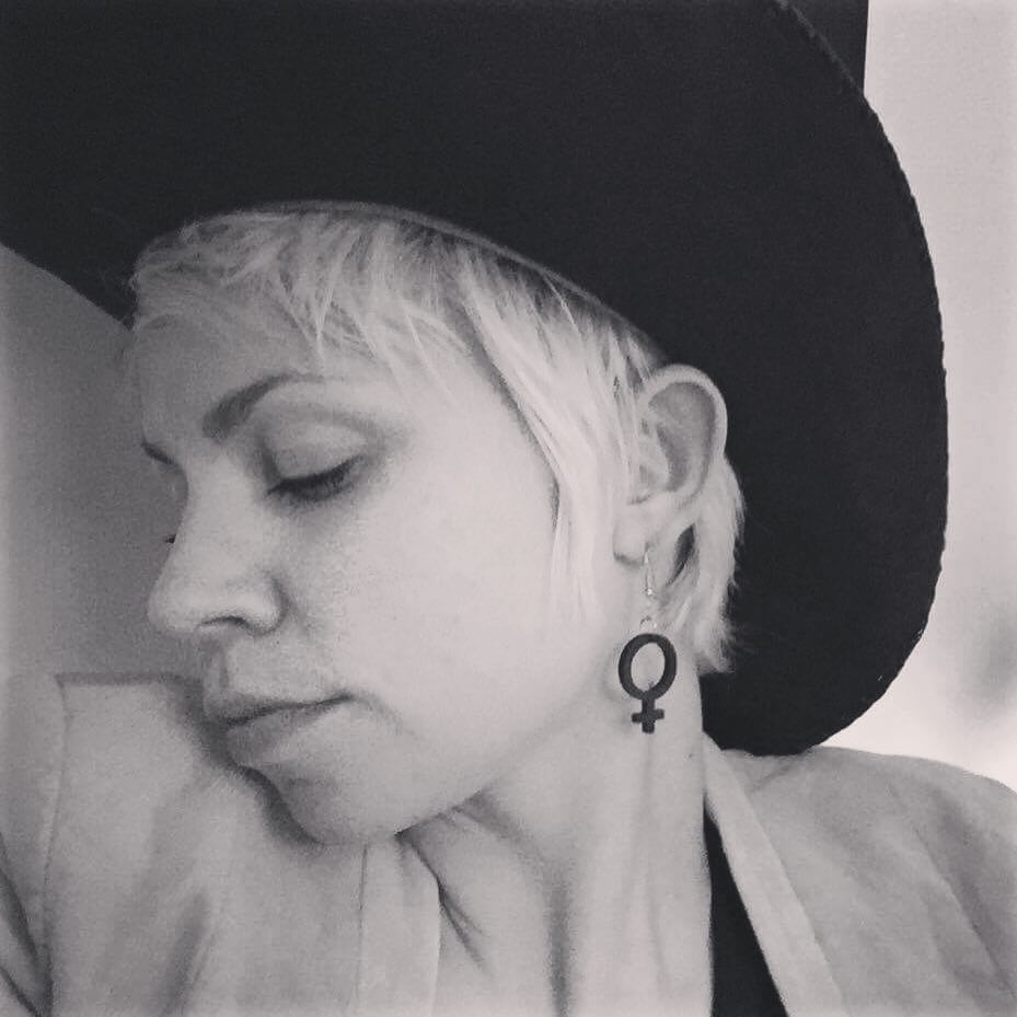 Örhängen Hon mini (kvinnosymbol)