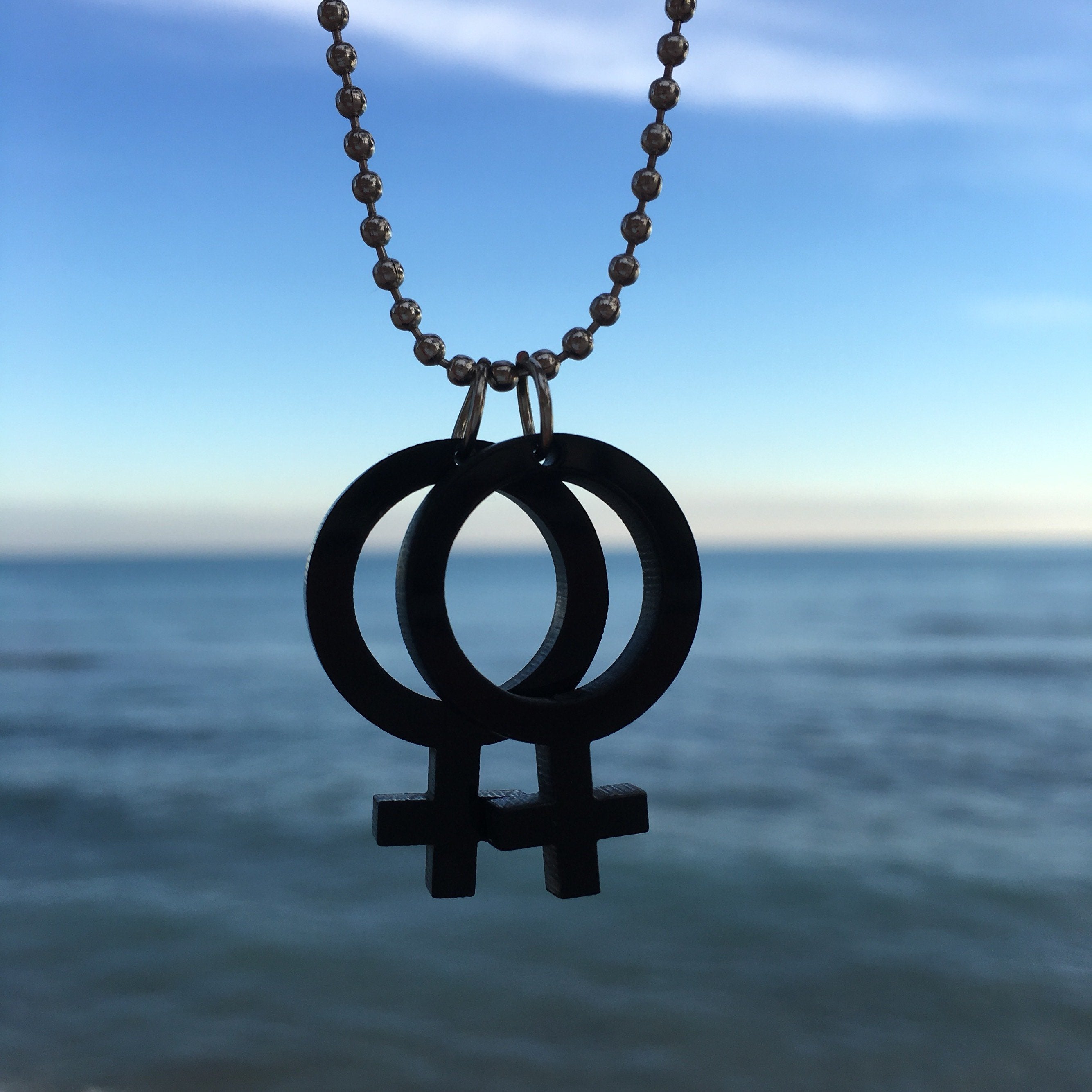 Necklaces She-She mini (Woman Symbol)