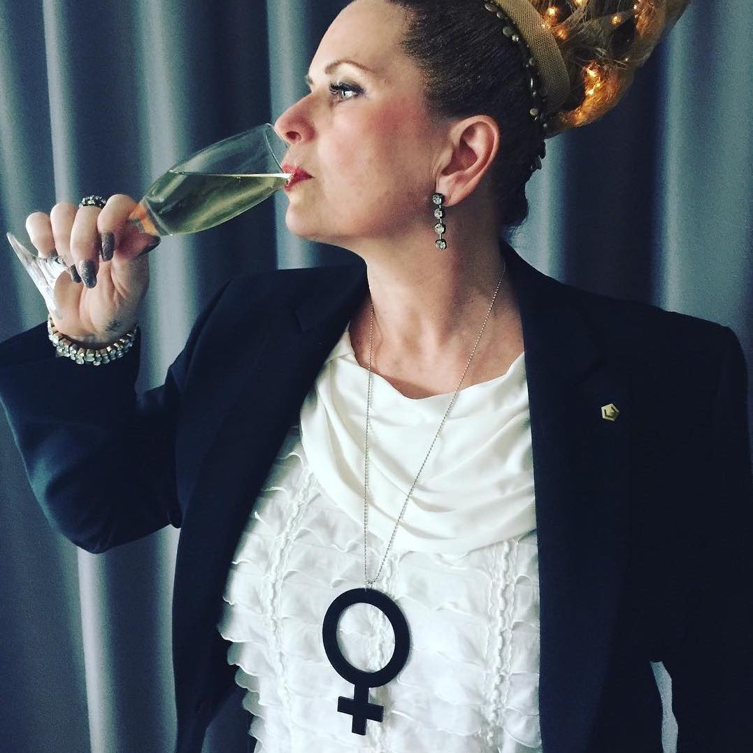 Halsband Hon Stor (kvinnosymbol)