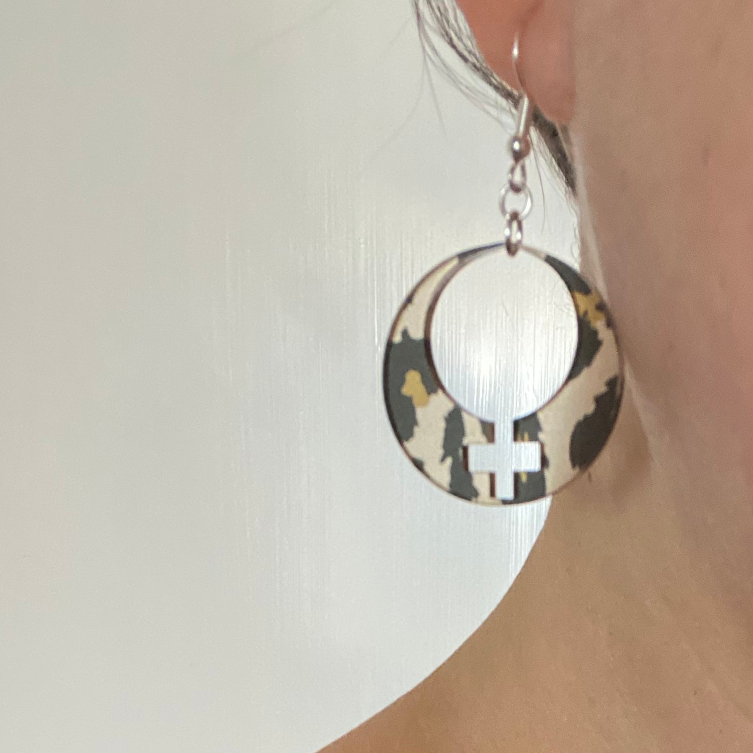 Pendiente Apoyo a Ella Pequeño