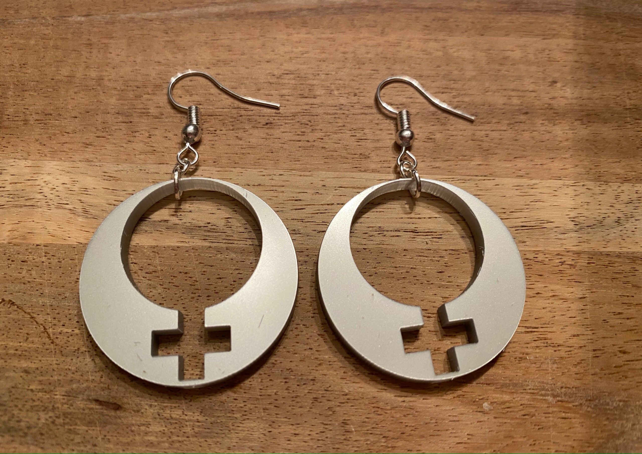 Pendiente Apoyo a Ella Pequeño